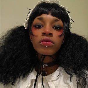 Meet your Posher, Mikaela